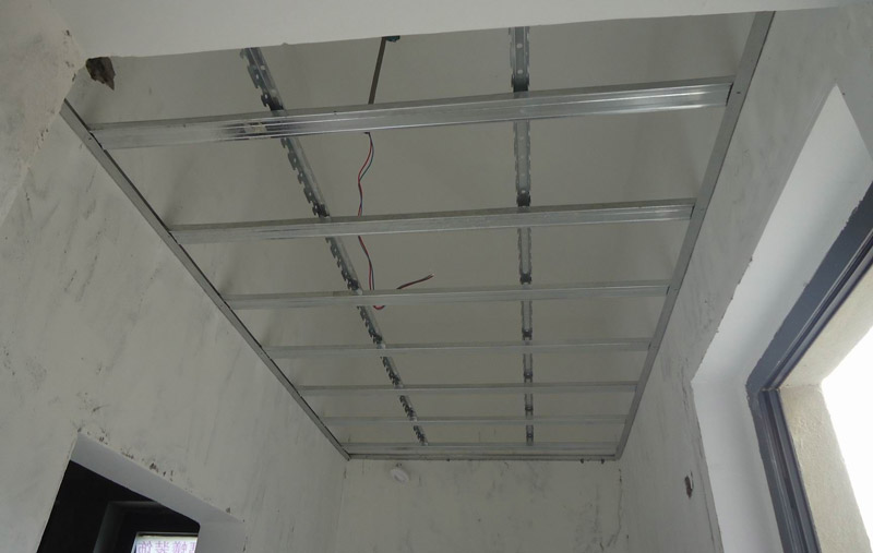 安裝輕鋼龍骨吊頂?shù)淖⒁馐马?xiàng)有哪些？